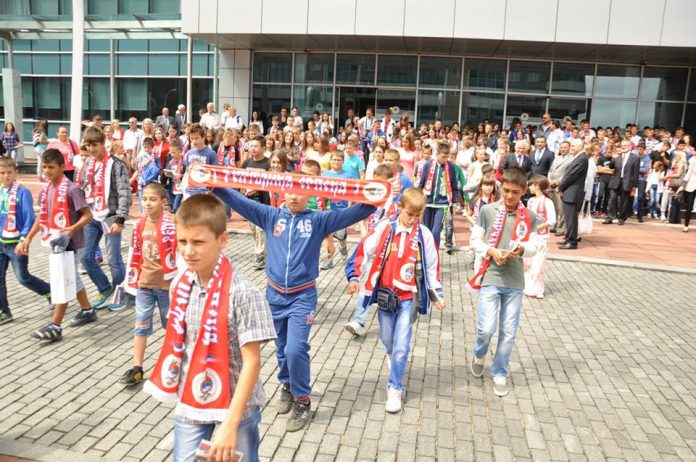 Djeca sa KiM u zgradi vlade RS
