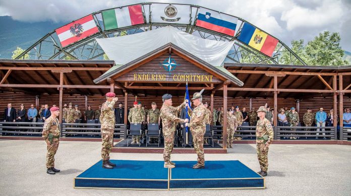 kosovo - Consegna Bandierra Nato al nuovo Comandante MNBGW