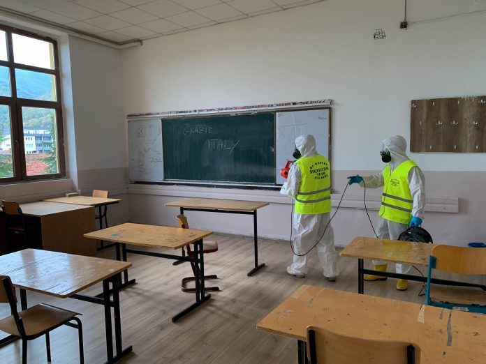 Italijanski KFOR dezinfikuje učionice (Foto: KFOR)