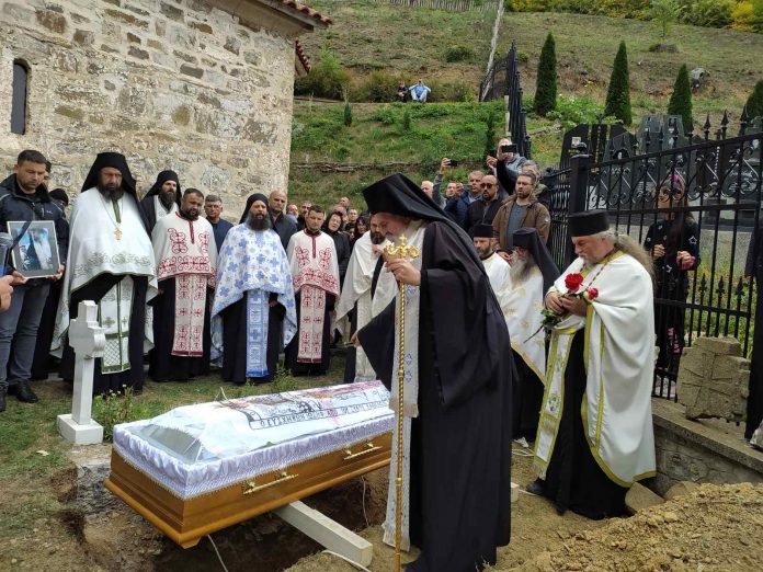Sa sahrane Igumana Romila (Foto: Radio Goraždevac)