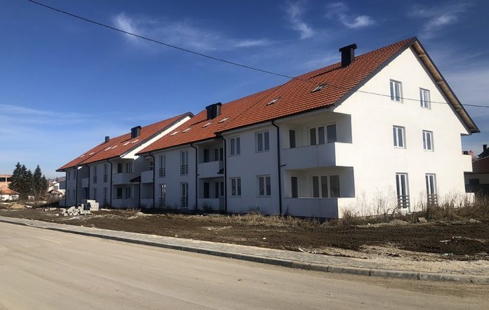 Prazne stambene zgrade u Gračanici (Foto Kim)