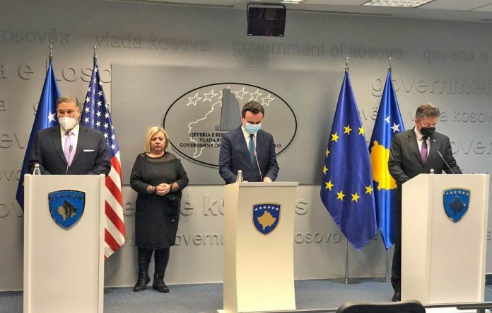 Sa jučerašnje konferencije u Vladi Kosova (Foto: Ekonomia onlajn)