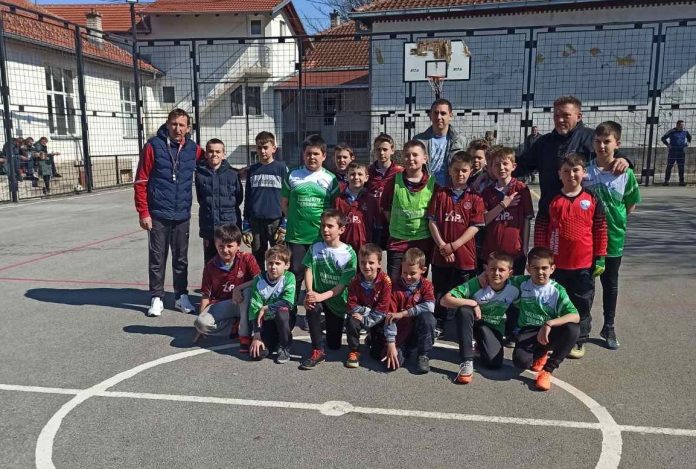 Mladi fudbaleri u Velikoj Hoči (Foto: Radio Goraždevac)