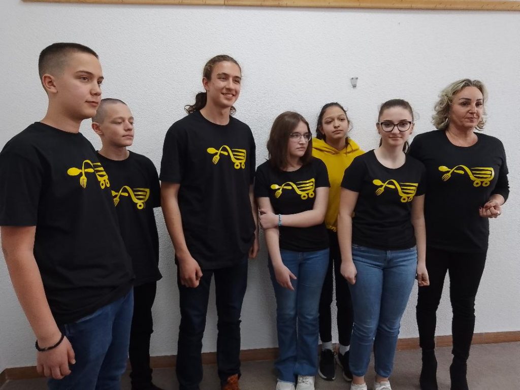 Srednja medicinska škola iz Kosovske Mitrovice pobednik “Takmičarskih dana mladih preduzetnika” 3 thumbnail 1 14 1024x768 1