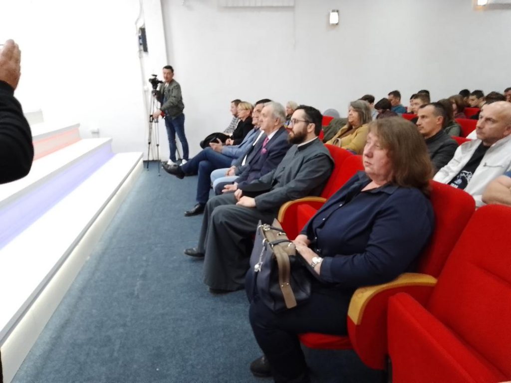 Srednja medicinska škola iz Kosovske Mitrovice pobednik “Takmičarskih dana mladih preduzetnika” 4 thumbnail 5 4 1024x768 1