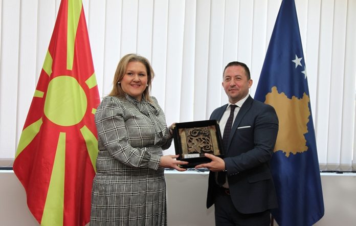 Petrovska i Mehaj (Foto Ministarstvo odbrane Kosova)
