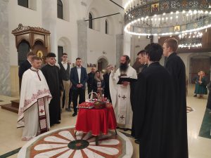 Vaskrs u Prizrenu objavljen ponoćnom liturgijom 1 1DE8EA21 94B3 4178 8A96 EA3791DF90FF