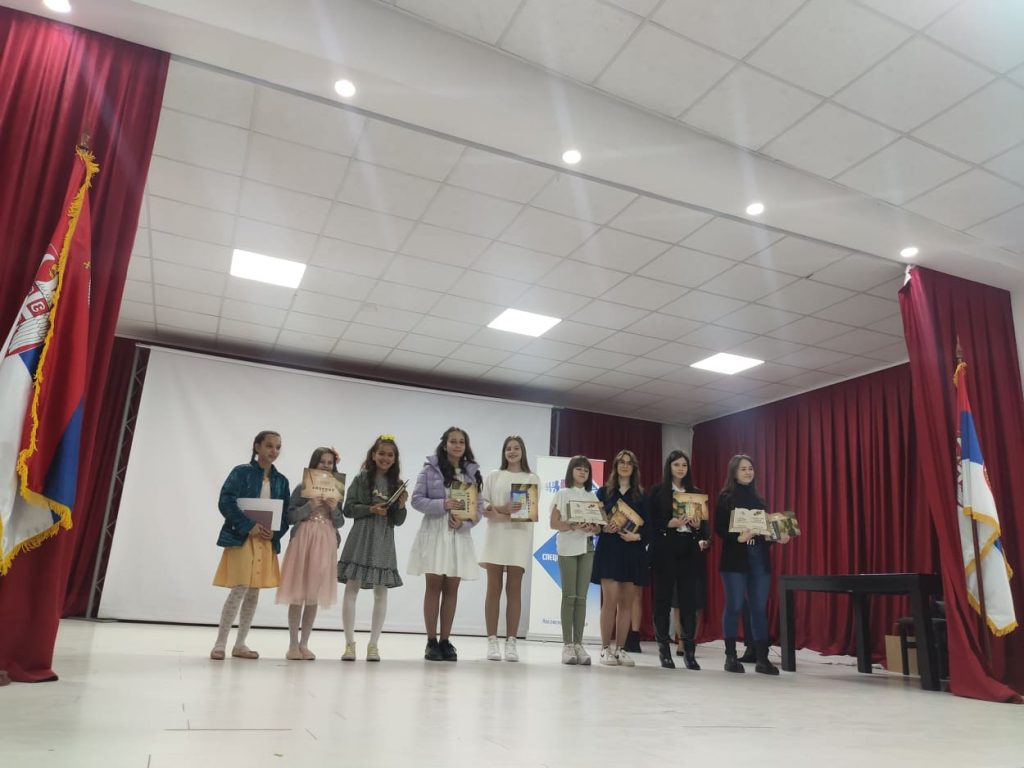 Danica Dančetović, Elena Popović i Ana Mihajlović pobednice okružne smotre recitatora 3 FktQMWkzJh13KiKP 35973 Okruzno1