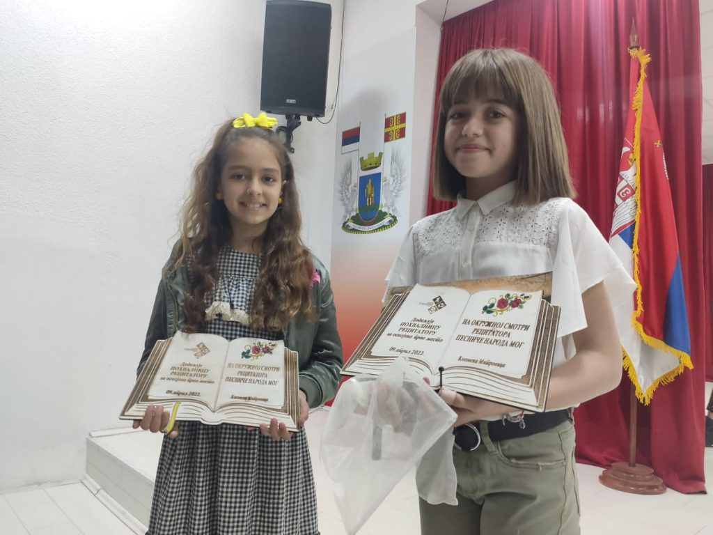 Danica Dančetović, Elena Popović i Ana Mihajlović pobednice okružne smotre recitatora 1 MN85I4QeWaHrg M 35973 Okruzno4