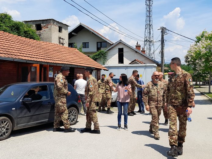 Donacija KFOR-a u Goraždevcu (Foto: Radio Goraždevac)