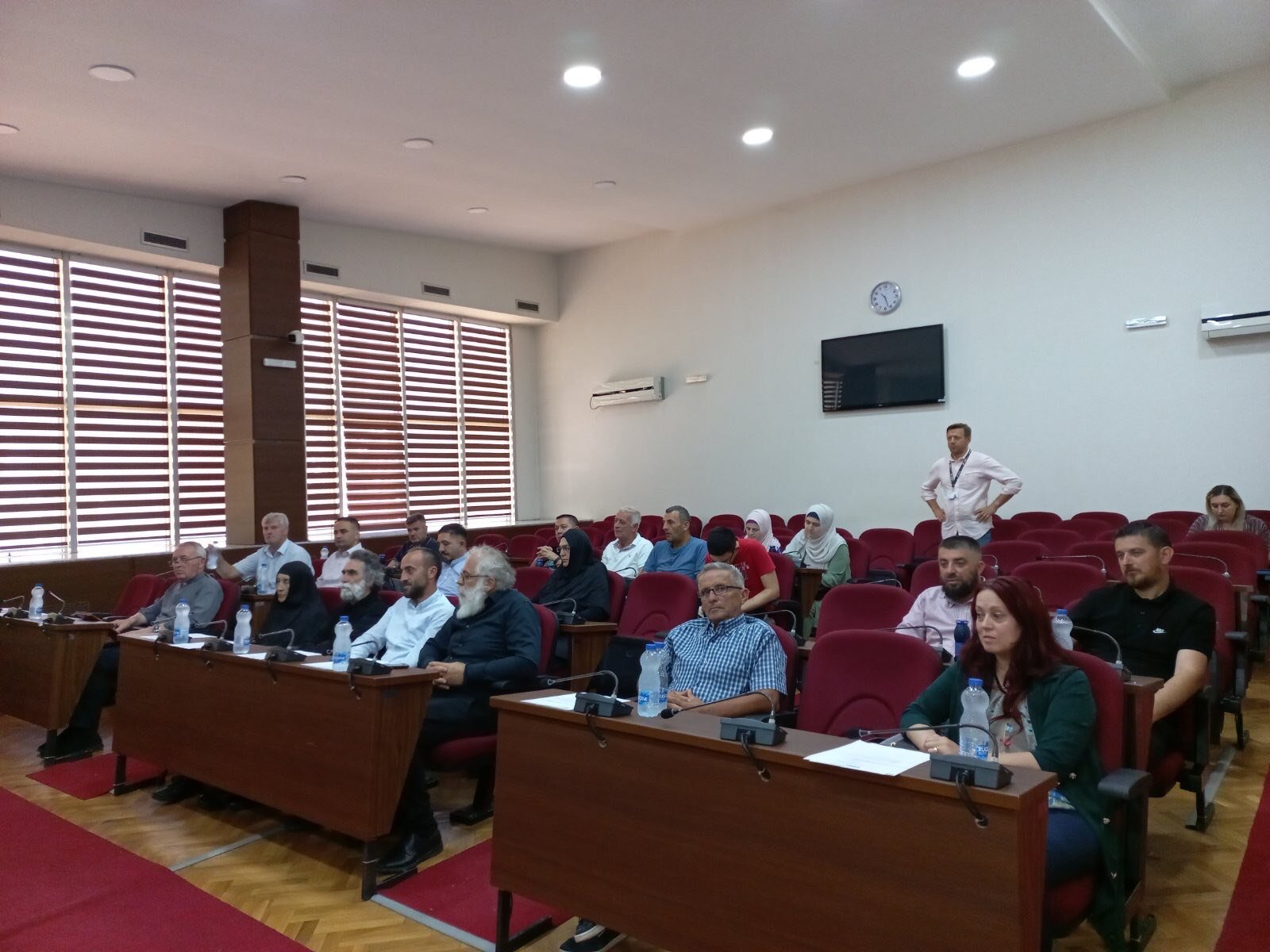 Sastanak gradonačelnika Peći i predstavnika verskih zajednica 2 Konsultativni sastanak gradonaceklnika Peci i predstavnika verskih zajednica1