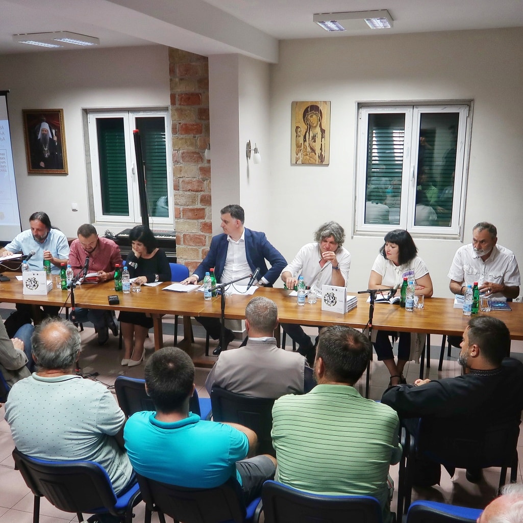 Promocija “Neodoljive teškoće postojanja” u Boki Kotorskoj: Na rubovima srpskog kulturnog prostora, književnost je živahnija 3 306339672 5365550166856370 9148732775355537470 n 1