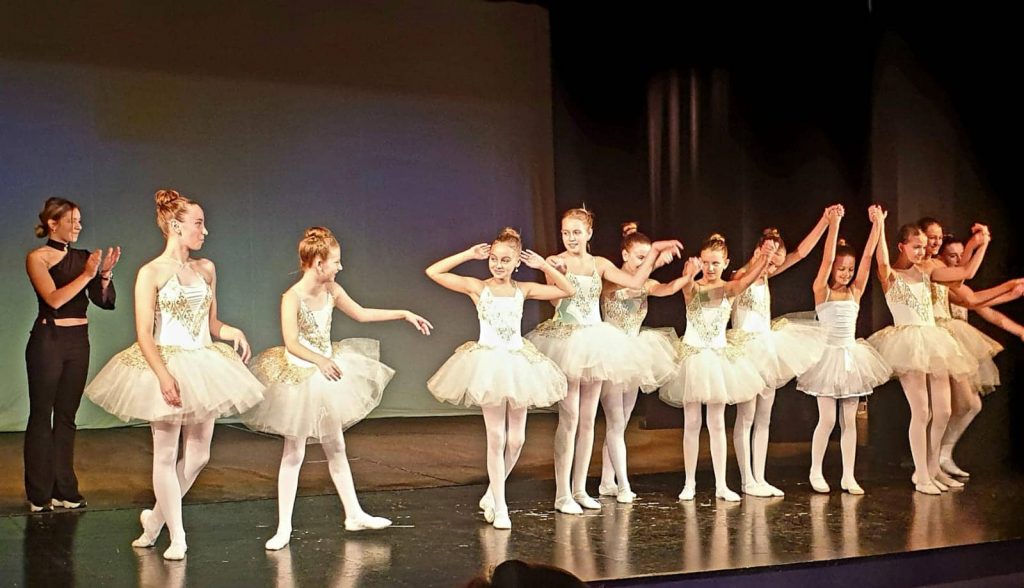 Mladi glumci i balerine iz Gračanice oduševili Subotičane 2 308301300 891289711840034 8826887113667096845 n 1024x588 1
