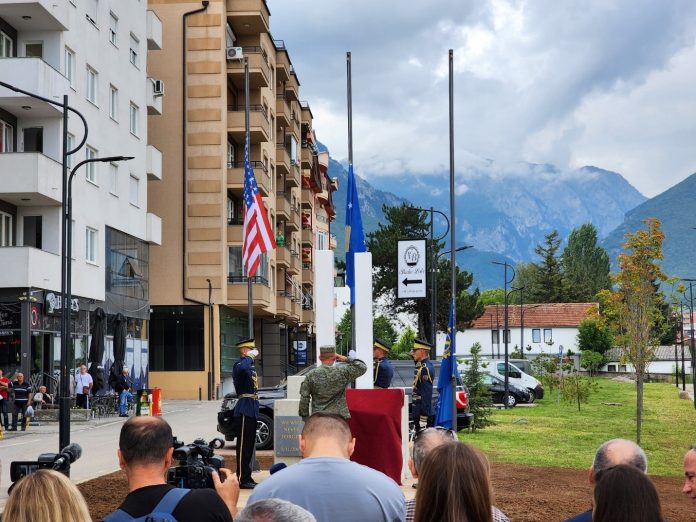 Spomen obeležje (Foto: Radio Peja)