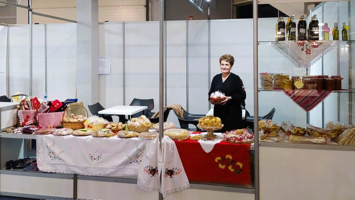 Danijela Simonović na Etno sajmu hrane i pića (Foto: udruženje Glas Metohije)