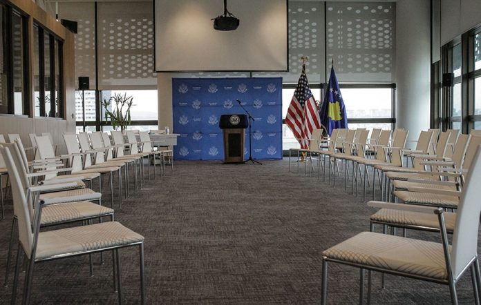 Prostorija u kojoj će biti održan sastanak (Foto: Tviter/U.S. Embassy Pristina)