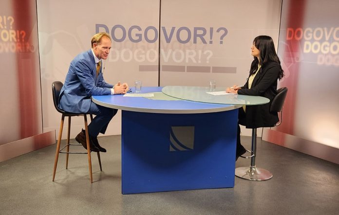 Švedski ambasador Jonas Vesterlund u emisiji Dogovor (Foto: Bojan Ćirković, Kim)