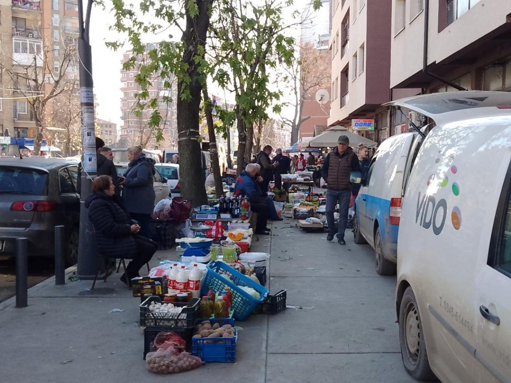 Mitrovčani se pripremaju za Badnji dan i Božić, ponuda nikad raznovrsnija 4 thumbnail 11 1024x768 1