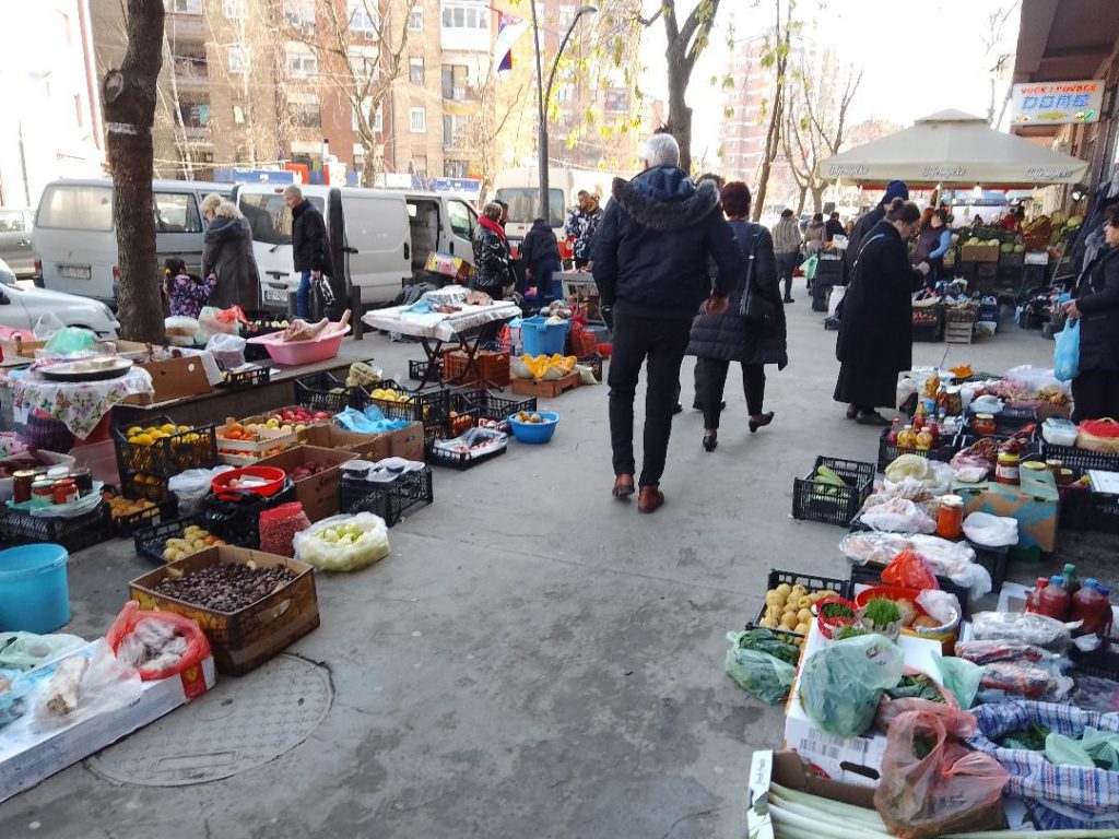 Mitrovčani se pripremaju za Badnji dan i Božić, ponuda nikad raznovrsnija 3 thumbnail 9 1 1024x768 1