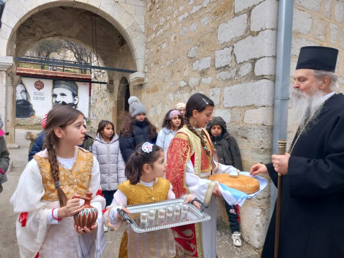 Vladika Teodosije u Orahovcu (Foto: Radio Goraždevac)