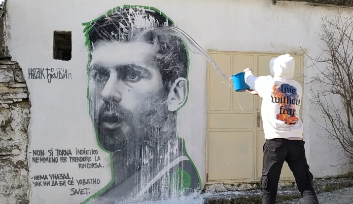 Oćišćen mural Novaka Đokovića u Orahovcu (Foto: Radio Goraždevac)