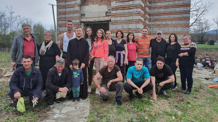 Čišćenje crkve svetog Ilije u selu Smać (Foto: Radio Goraždevac)