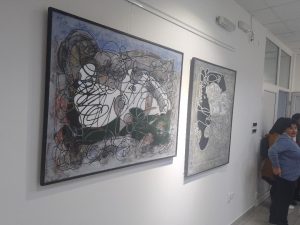 Izložba Nebojše Jocića: Kako mikrosvet pokreće čoveka čijem slikarstvu su zidovi mera? 2 jjj