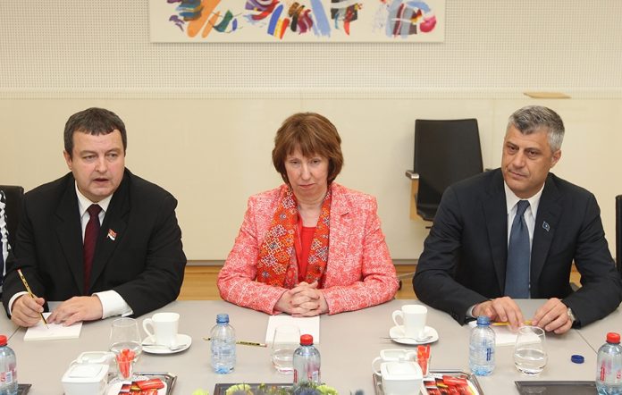 Ivica Dačić, Ketrin Ešton i Hašim Tači (Foto: EPA)
