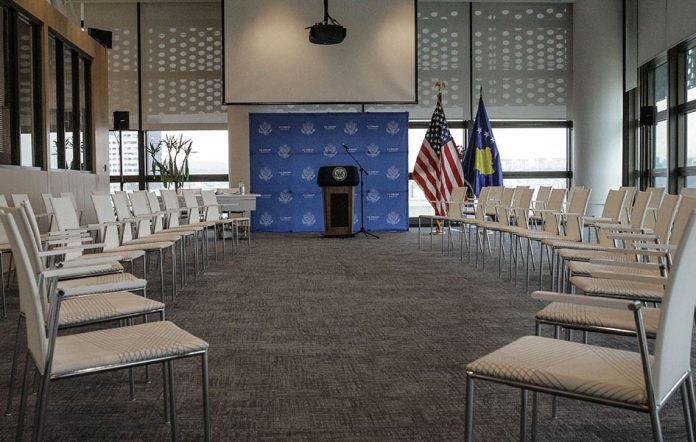 Prostorija u kojoj će biti održan sastanak (Foto: Tviter/U.S. Embassy Pristina)