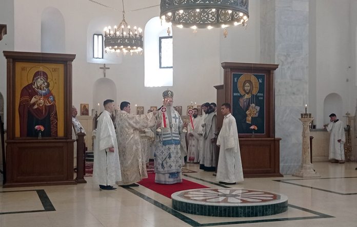 Liturgija u crkvi Svetog Đorđa u Prizrenu (Foto Kim) Liturgija u crkvi Svetog Đorđa u Prizrenu (Foto Kim)