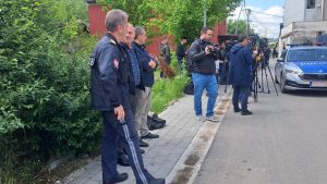 KP obezbeđuje, pauk uklanja automobile, ogroman broj novinarskih ekipa 3 midiji 1920x1081 1