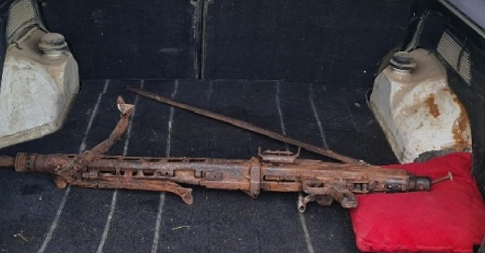 KP: Kod Jarinja priveden zbog posedovanja oružja i nelegalnog prelaska 1 oduzeto oruzje