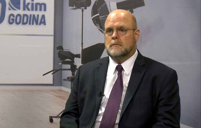 Ambasador Hovenijer u studiju Kim radija u Čaglavici (Foto arhiva Kim) Ambasador Hovenijer u studiju Kim radija u Čaglavici (Foto arhiva Kim)