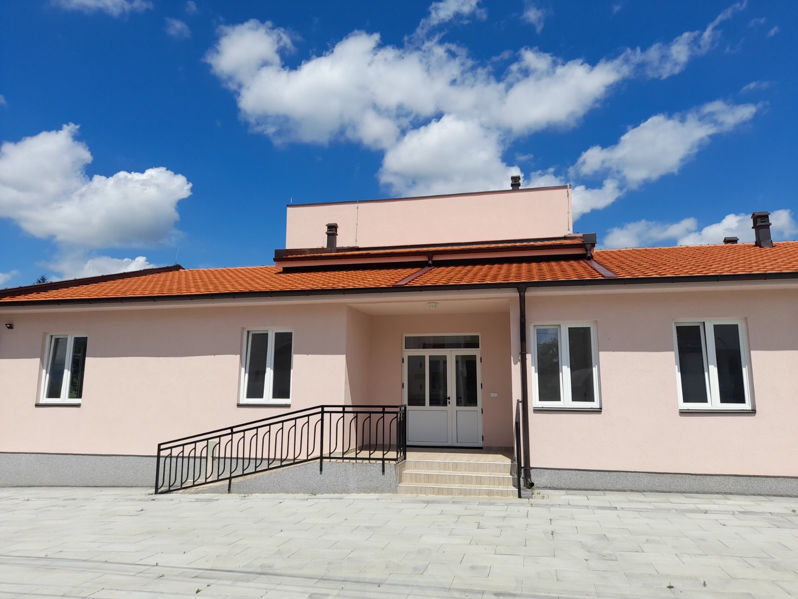 Da li se sprovodi administrativno uputstvo 33/2007 za uslove za lica sa posebnim potrebama 2 IMG 8899