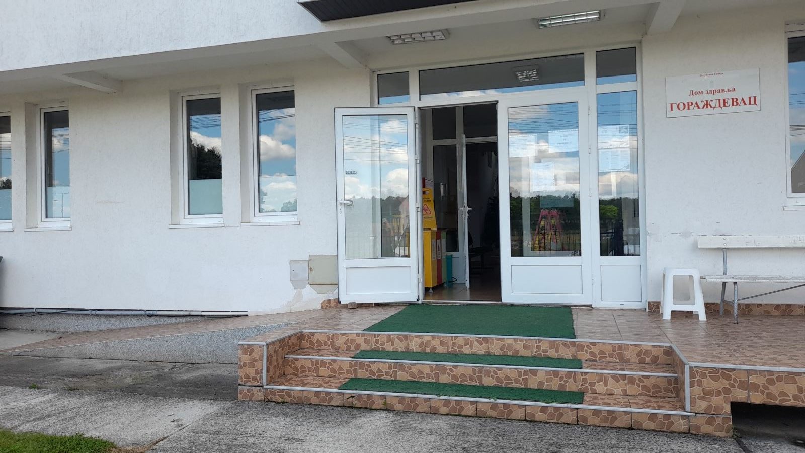 Da li se sprovodi administrativno uputstvo 33/2007 za uslove za lica sa posebnim potrebama 1 IMG 8900 rotated