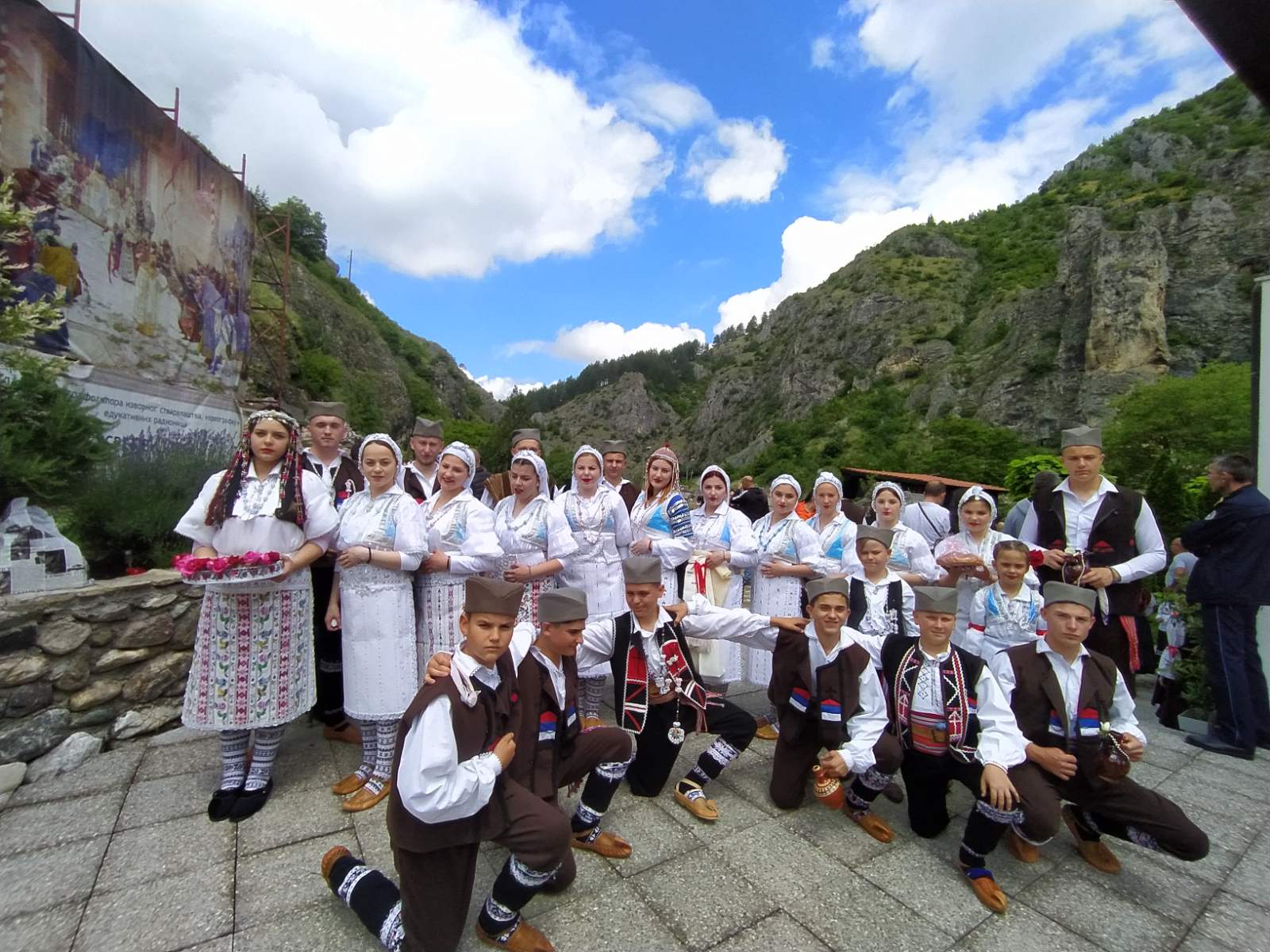 Dečija smotra folklora u Arhangelima: Deco čuvajte ono što su naši preci ostavili i ono što mi čuvamo 2 Smotra decijeg folklora Foto Radio Gorazdevac