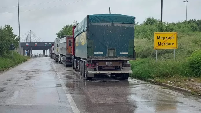 Kamioni na Merdaru (Foto: V. Ćup/Gračanica onlajn) Kamioni na Merdaru (Foto: V. Ćup/Gračanica onlajn)