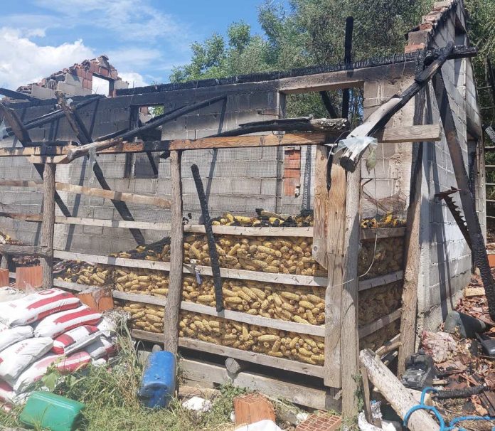 Požar na pomoćnom objektu u Blagači (Foto: Radio Goraždevac)