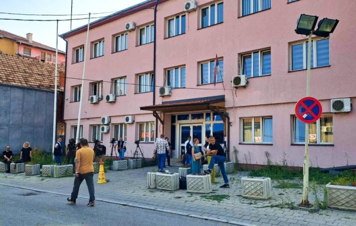 Sporna zgrada u Severnoj Mitrovici (Foto: KoSSev)