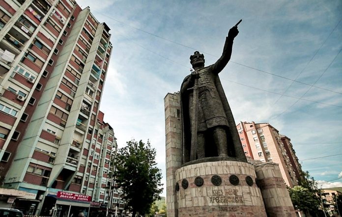 Spomenik Knezu Lazaru u Mitrovici (Foto Igor Vuković) Spomenik Knezu Lazaru u Mitrovici (Foto Igor Vuković)
