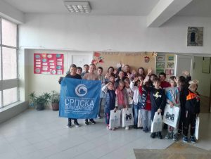 Humanitarna organizacija “Srpska solidarnost” obezbedila sveske i školski pribor đacima na KiM 1 image0 3