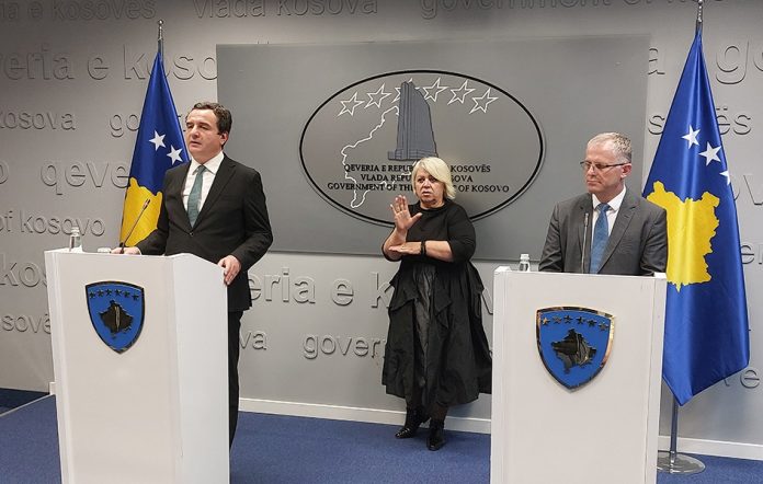 16984223727592_aljbin_kurti_i_besnik_bisljimi_na_konferenciji_za_medije_u_pritini___foto_kim__