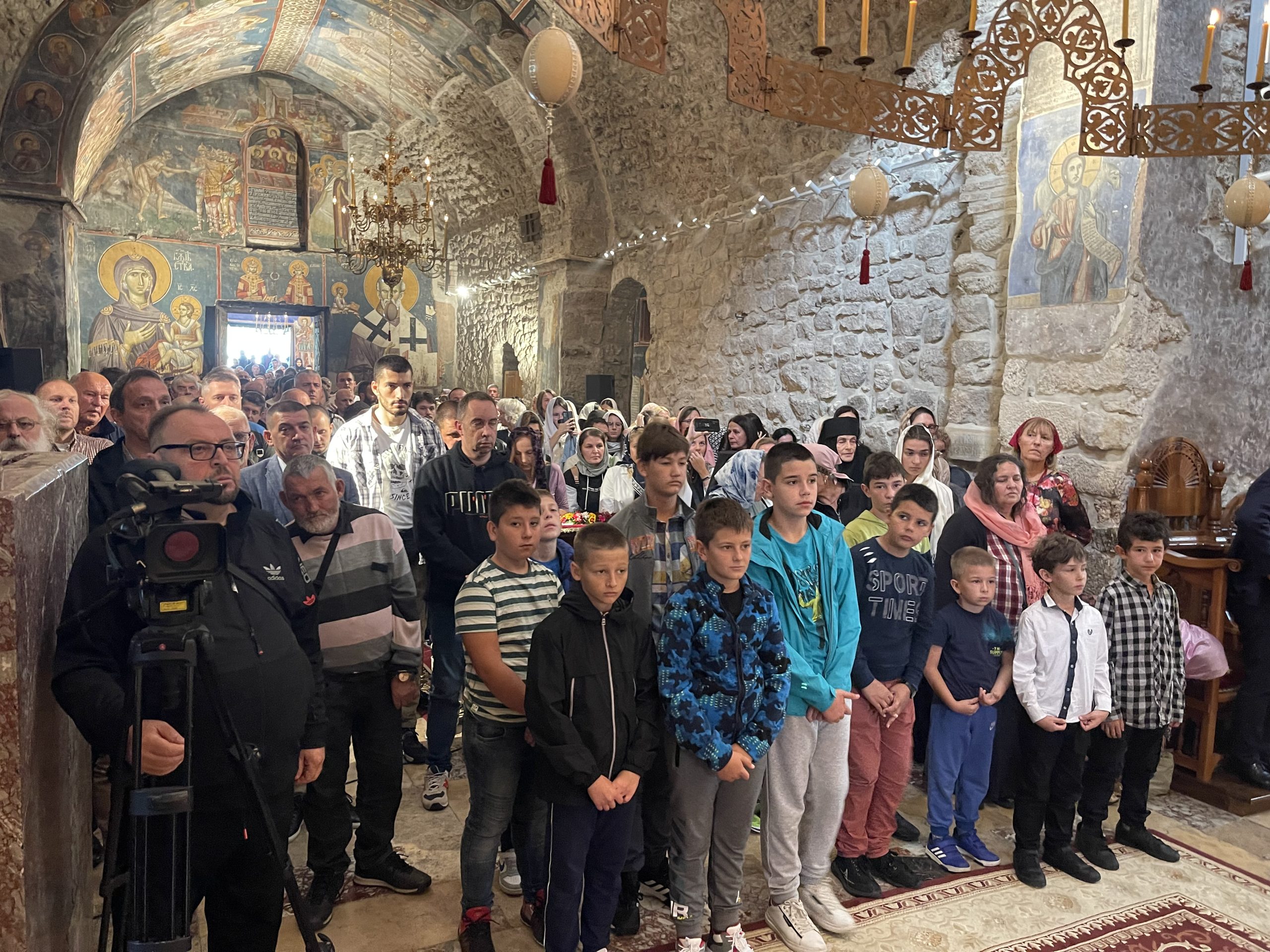 Pokrov Presvete Bogorodice svečano proslavljen u Patrijaršiji; Vladika Ilarion: Liturgija na KiM smisao našeg života 2 IMG 2789 scaled