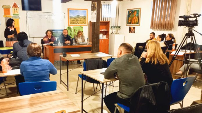 Detalj sa godišnje sednice ogranka UNS-a na Kosovu (Foto Kim) Detalj sa godišnje sednice ogranka UNS-a na Kosovu (Foto Kim)