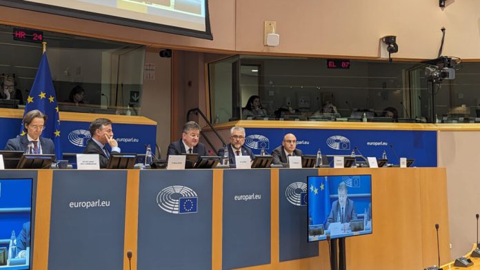 Specijalni predstavnik Evropske unije za dijalog Beograda i Prištine Miroslav Lajčak i šef Euleksa Đovani Pjetro Barbano (Foto @MiroslavLajcak) Specijalni predstavnik Evropske unije za dijalog Beograda i Prištine Miroslav Lajčak i šef Euleksa Đovani Pjetro Barbano (Foto @MiroslavLajcak)