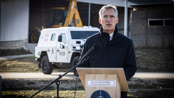 Jens Stoltenberg u bazi KFOR-a (Foto X, J.Stoltenberg)