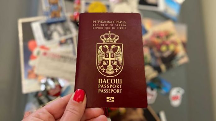 Pasoš Republike Srbije (Foto: BBC)