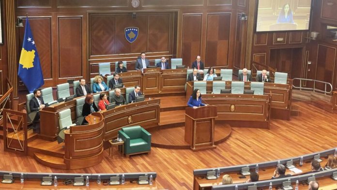 Godišnje obraćanje predsednice Kosova Vjose osmani pred poslanicima Skupštine (Foto Kim) Godišnje obraćanje predsednice Kosova Vjose osmani pred poslanicima Skupštine (Foto Kim)