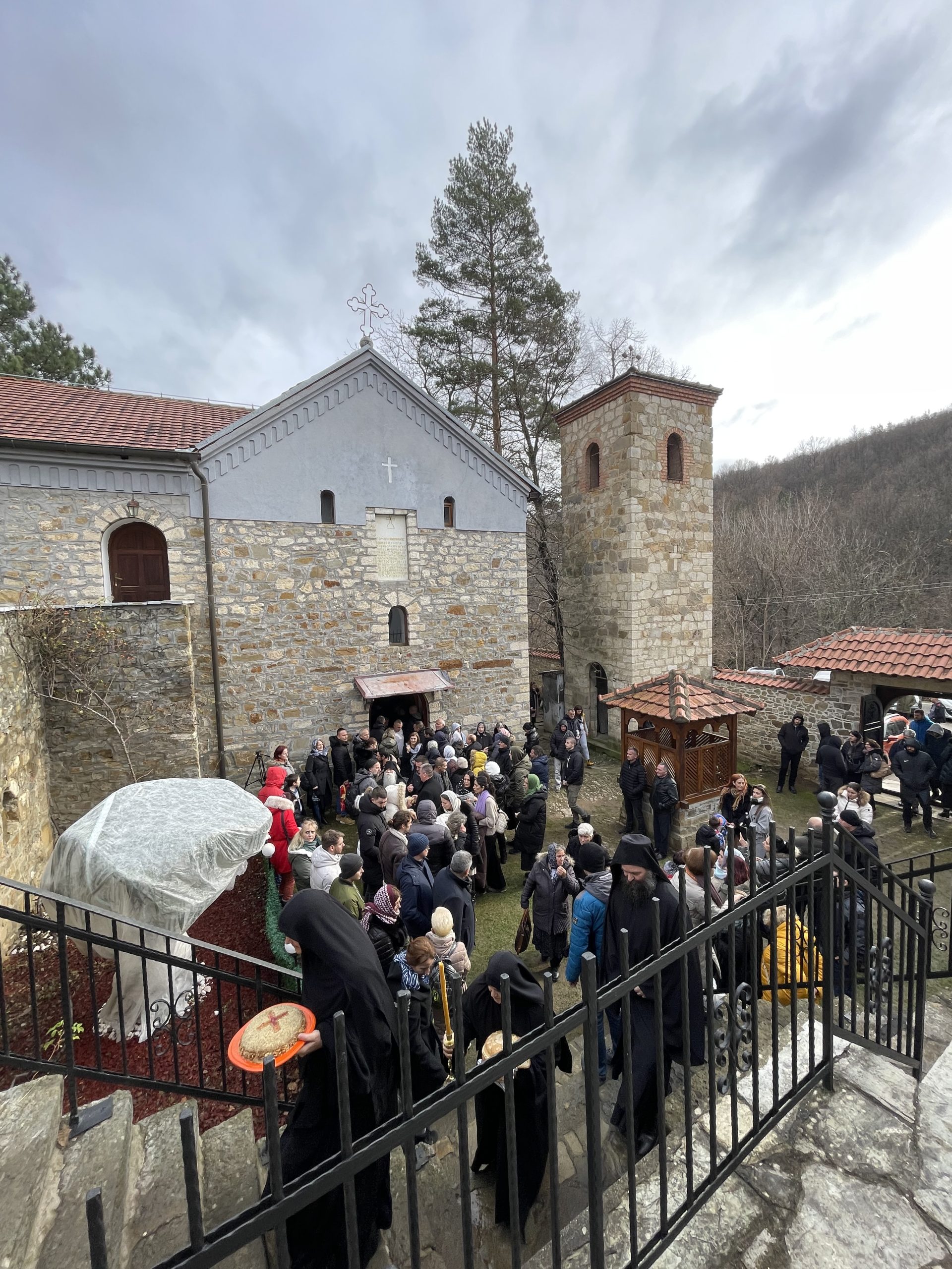 Devič: Vernici iz različitih krajeva na liturgiji povodom obeležavanja slave Svetog Joanikija Devičkog 2 IMG 5482 scaled