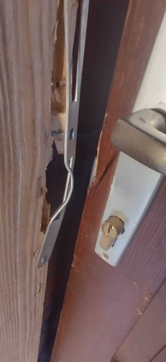 Tokom božićnih praznika u povratničkom selu Ljubožda u opštini Istok opljačkane porodične kuće Zarića i Ristića 2 Opljackana kuca povratnicke porodice u selu Ljubozda 3 fotografija KKiM 708x1536 1